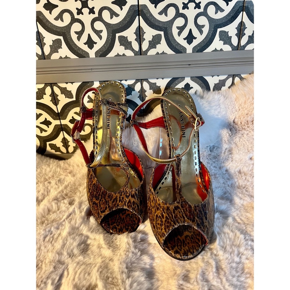Gianni Bini - RED BOTTOM STILETTO HEELS - Sz 7.5 Crackled Snakeskin Peeptoe